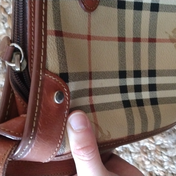Vintage 1980s authentic Burberry crossbody purse - Picture 3 of 15